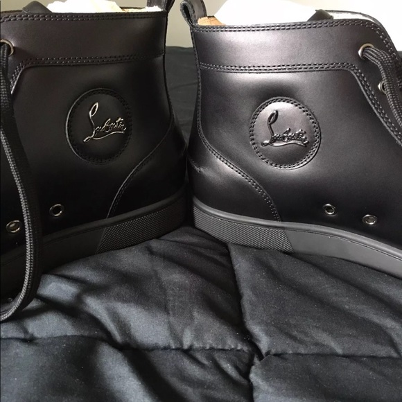 Comment below up to a size 15 - Picture 3 of 7